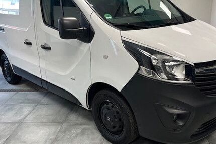 Opel Vivaro 131.000 km 12.793 &euro; Gersdorf 09355