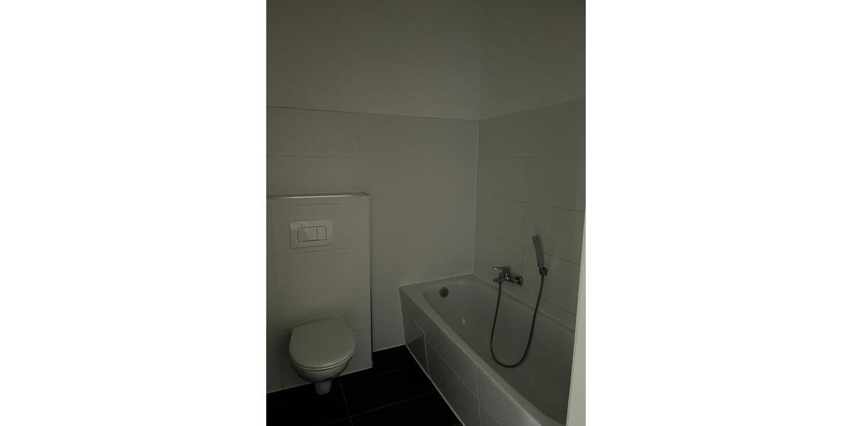 Dachgeschoßwohnung Crimmitschau - 2.5 Zimmer, 56 m&sup2;, 350&euro; | Angebot:24522437