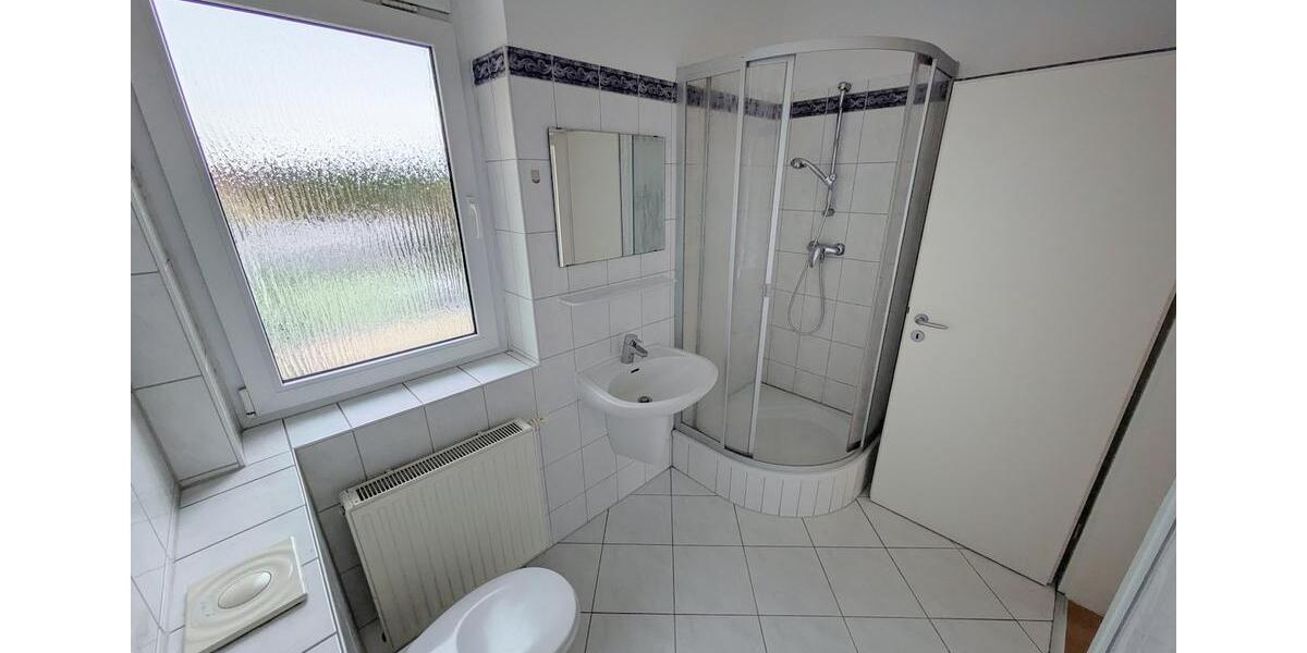 Etagenwohnung Zwickau - 8 Zimmer, 222 m&sup2;, 1.350&euro; | Angebot:25945632