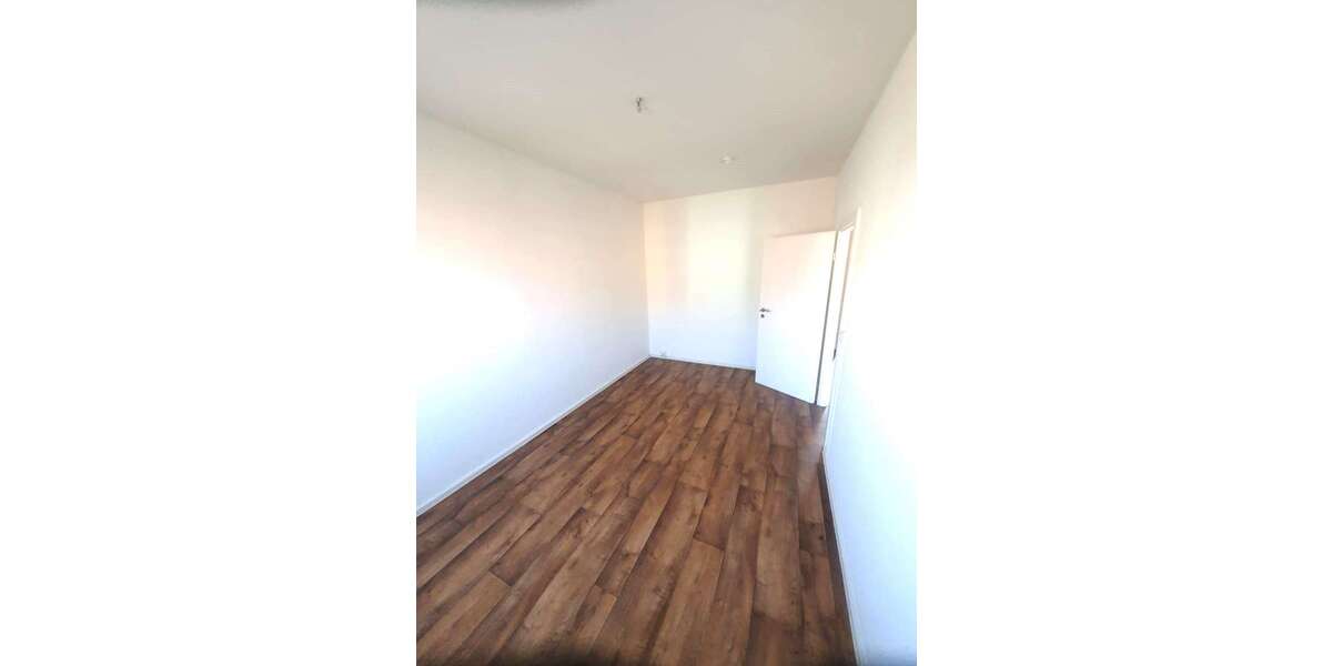 Gemütliche 2-Zimmer-Wohnung im 4. Obergeschoss mit Balkon und Badewanne - Appartement Schmölln | Angebot:25897911