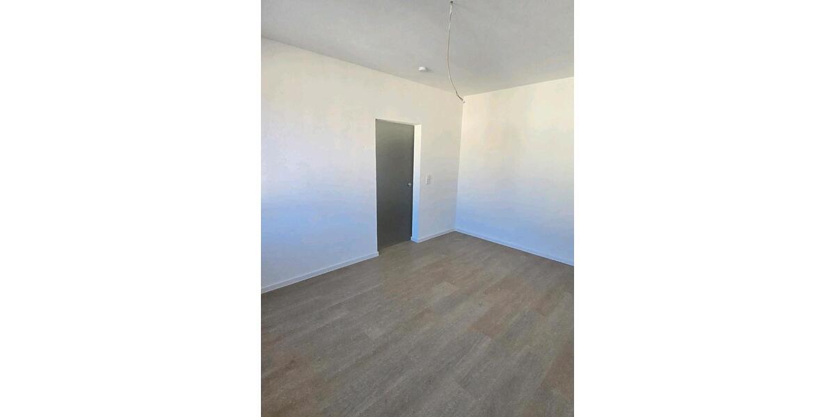 Dachgeschoßwohnung Zwickau Neuplanitz - 4 Zimmer, 70 m&sup2;, 700&euro; | Angebot:23910858