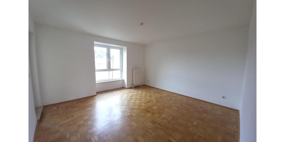 Etagenwohnung Crimmitschau - 2 Zimmer, 63 m&sup2;, 370&euro; | Angebot:17385084