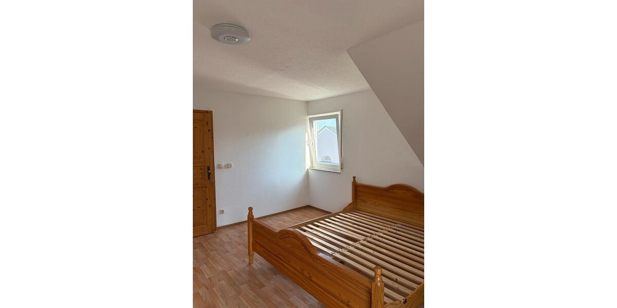 Dachgeschoßwohnung Aue-Bad Schlema Bad Schlema - 5 Zimmer, 150 m&sup2;, 1.200&euro; | Angebot:25601084