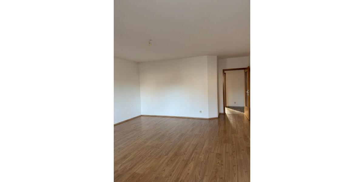Etagenwohnung Reichenbach im Vogtland - 3 Zimmer, 83 m&sup2;, 465&euro; | Angebot:24571766