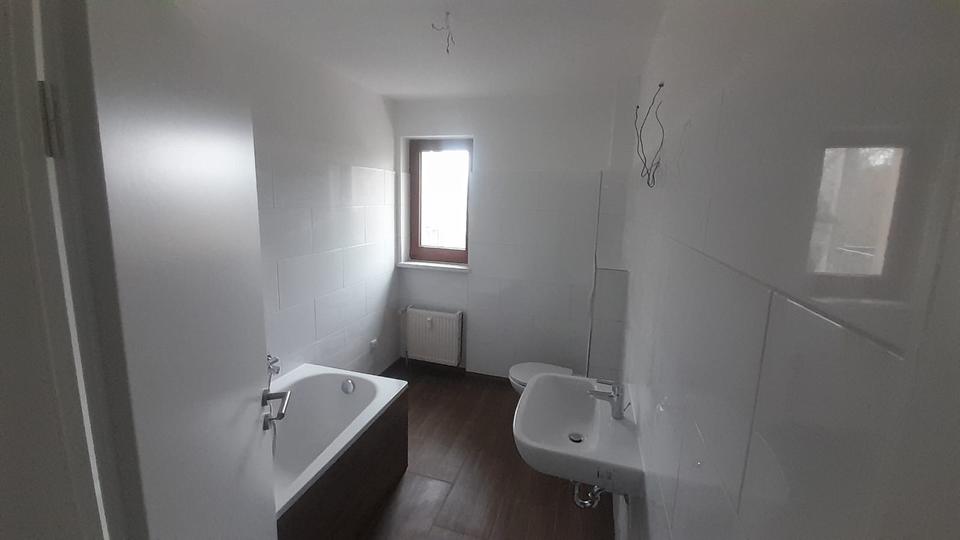 Etagenwohnung Reichenbach im Vogtland - 3 Zimmer, 83 m&sup2;, 480&euro; | Angebot:25351039