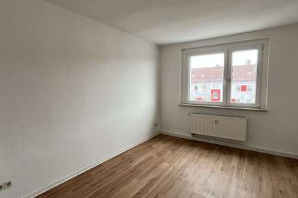 Wohnung Zwickau Marienthal Ost - 3 Zimmer, 60 m&sup2;, 360&euro; | Angebot:25397886