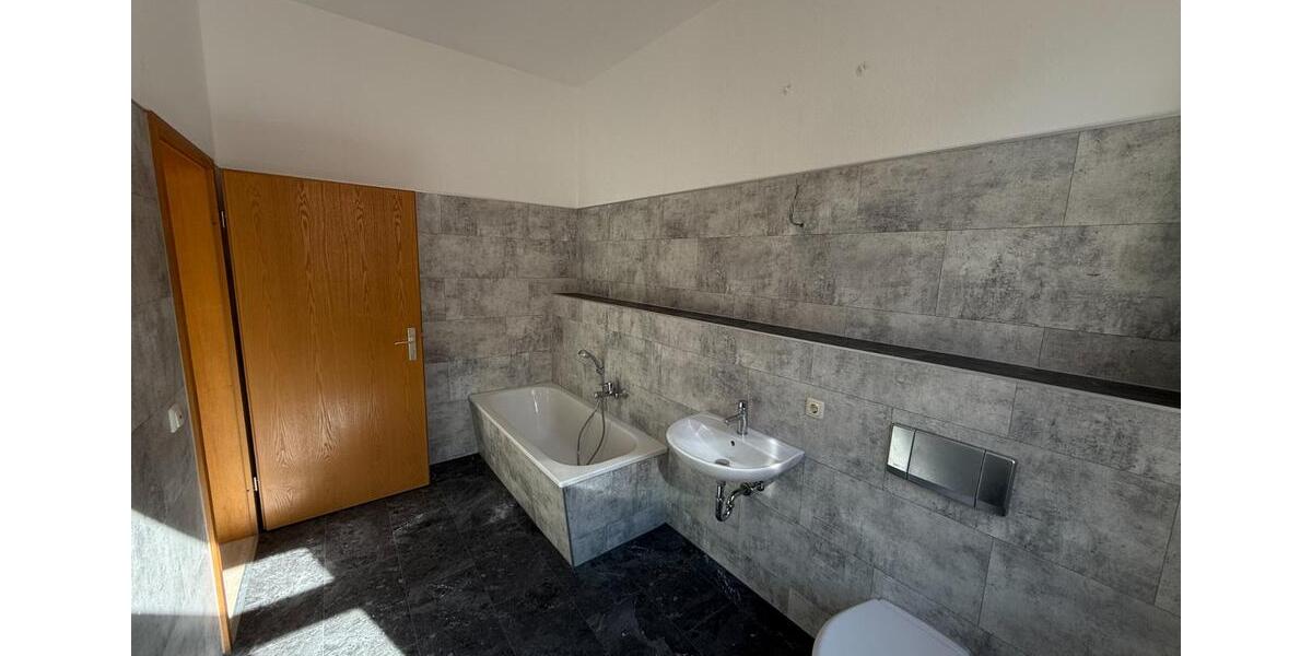 Etagenwohnung Lengenfeld - 2 Zimmer, 69 m&sup2;, 380&euro; | Angebot:25800834