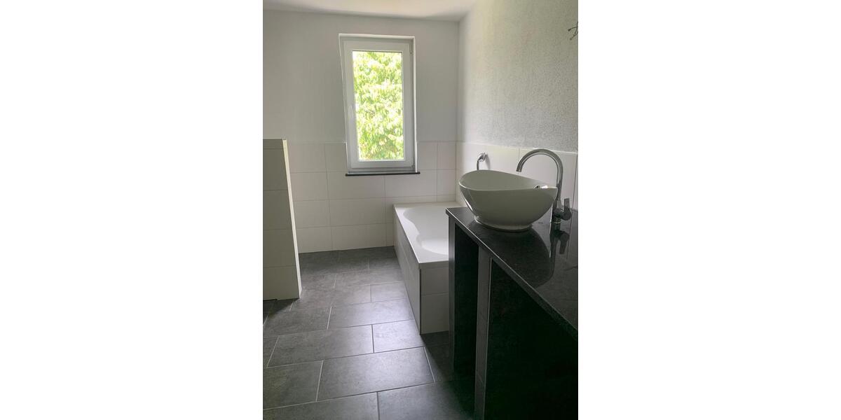 Etagenwohnung Meerane - 3 Zimmer, 82 m&sup2;, 610&euro; | Angebot:24766854