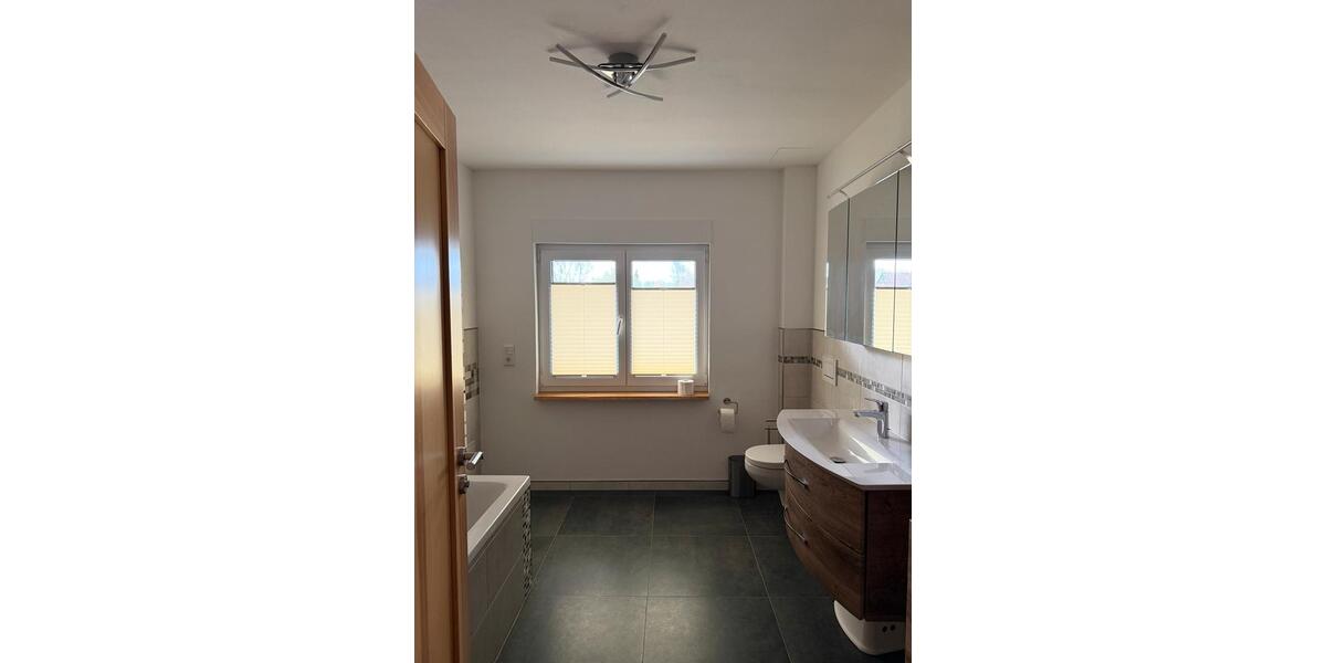 Etagenwohnung Zwickau Zwickau-Nord - 4 Zimmer, 160 m&sup2;, 1.550&euro; | Angebot:26662713