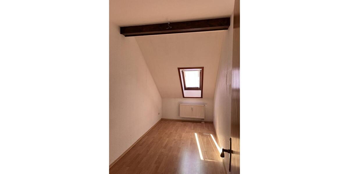 Dachgeschoßwohnung Zwickau - 3 Zimmer, 59 m&sup2;, 324&euro; | Angebot:18080247