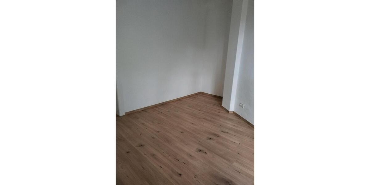 Erdgeschoßwohnung Meerane - 4 Zimmer, 90 m&sup2;, 570&euro; | Angebot:25859242