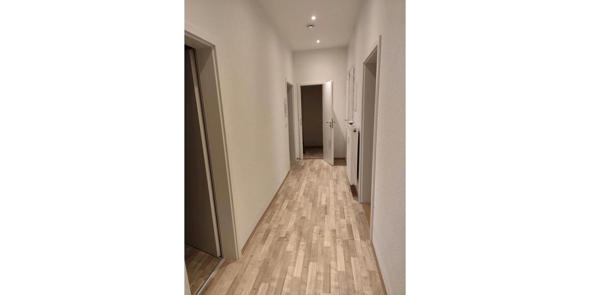 Etagenwohnung Glauchau - 2 Zimmer, 72 m&sup2;, 395&euro; | Angebot:25100565