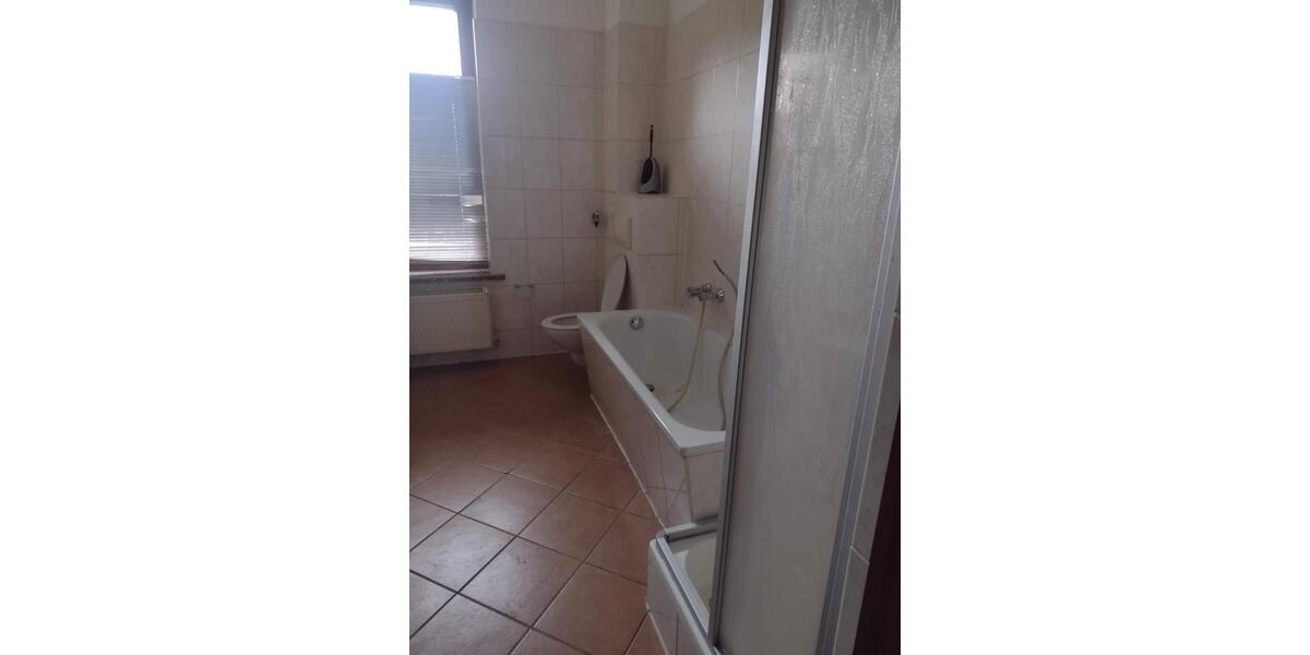 Etagenwohnung Zwickau - 4 Zimmer, 100 m&sup2;, 400&euro; | Angebot:25917456