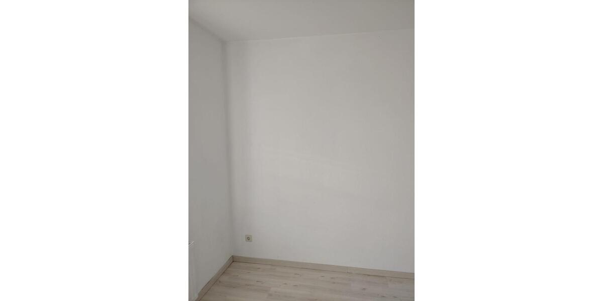 Etagenwohnung Glauchau - 1 Zimmer, 33 m&sup2;, 200&euro; | Angebot:24487631