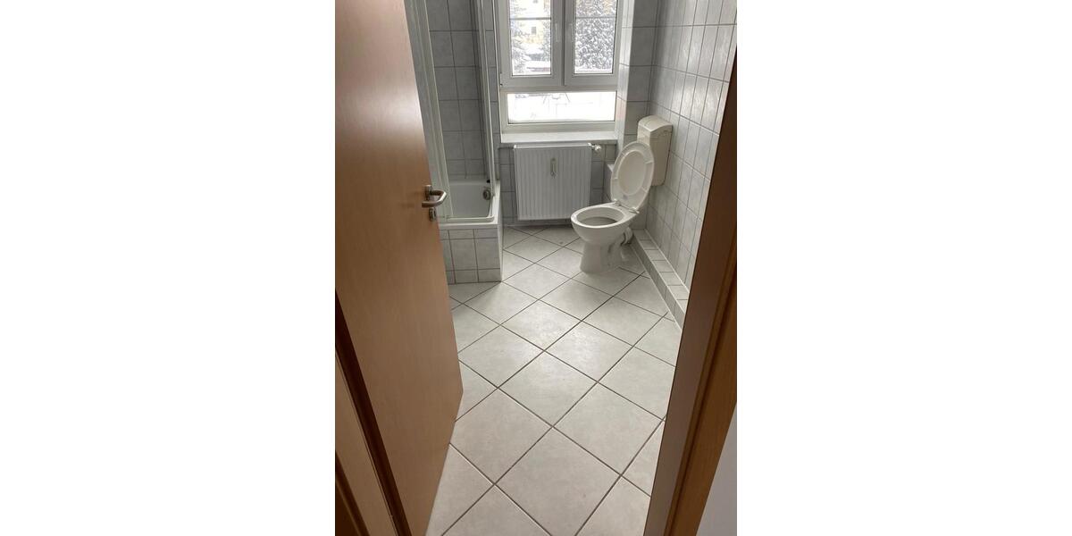 Etagenwohnung Glauchau - 4 Zimmer, 82 m&sup2;, 470&euro; | Angebot:24312491