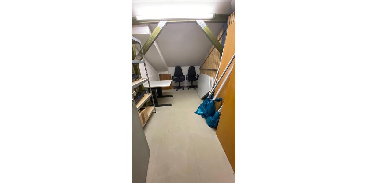 Etagenwohnung Zwickau - 2 Zimmer, 81 m&sup2;, 400&euro; | Angebot:23316528