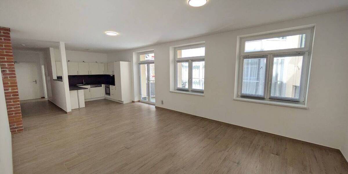 Etagenwohnung Zwickau Innenstadt - 2 Zimmer, 83 m&sup2;, 800&euro; | Angebot:25820188