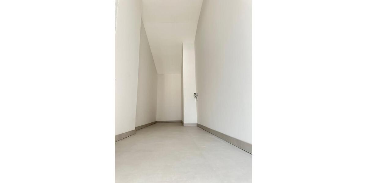 Dachgeschoßwohnung Limbach-Oberfrohna Oberfrohna - 4.5 Zimmer, 150 m&sup2;, 1.372&euro; | Angebot:25499849