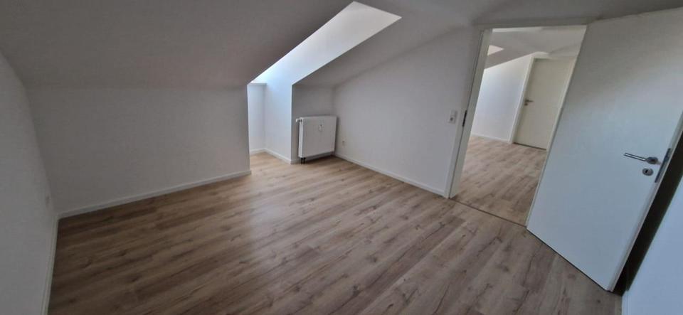 Etagenwohnung Glauchau - 4 Zimmer, 85 m&sup2;, 420&euro; | Angebot:26676975