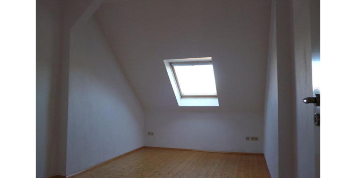 Dachgeschoßwohnung Aue-Bad Schlema Bad Schlema - 5 Zimmer, 157 m&sup2;, 680&euro; | Angebot:25639195