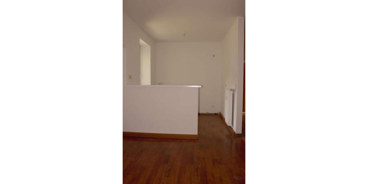 Etagenwohnung Zwickau Neuplanitz - 3 Zimmer, 83 m&sup2;, 500&euro; | Angebot:23713796