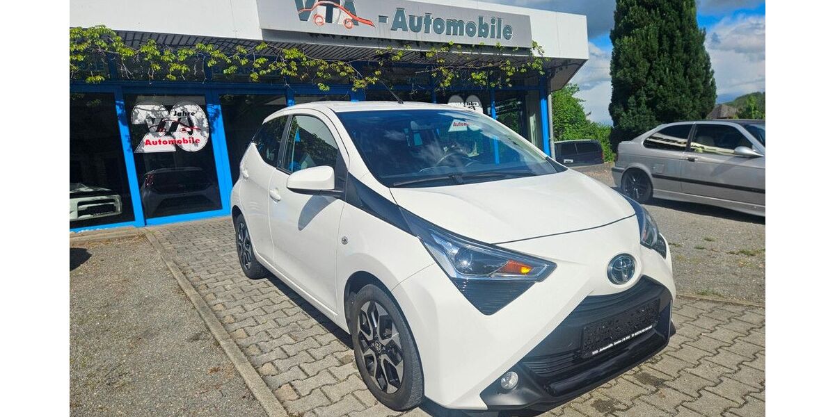 Toyota Aygo (X) 48.393 km 12.780 &euro; Lauter-Bernsbach 08315