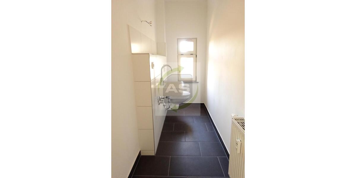 Dachgeschoßwohnung Zwickau - 5 Zimmer, 133 m&sup2;, 950&euro; | Angebot:23792815