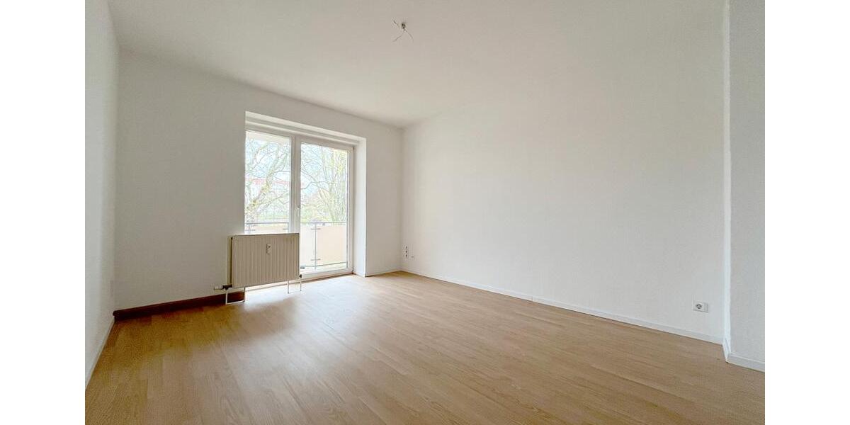 Etagenwohnung Glauchau - 3 Zimmer, 67 m&sup2;, 430&euro; | Angebot:26001481