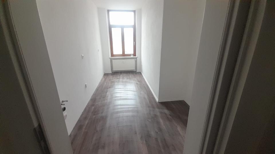 Etagenwohnung Reichenbach im Vogtland - 3 Zimmer, 83 m&sup2;, 480&euro; | Angebot:25351039