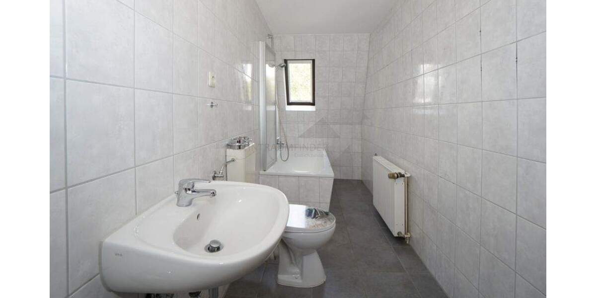 Etagenwohnung Zwickau Innenstadt - 3 Zimmer, 76 m&sup2;, 475&euro; | Angebot:25734232