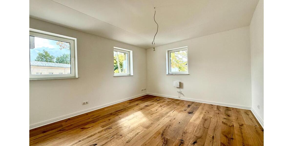 Dachgeschoßwohnung Limbach-Oberfrohna Oberfrohna - 4.5 Zimmer, 150 m&sup2;, 1.372&euro; | Angebot:25499849