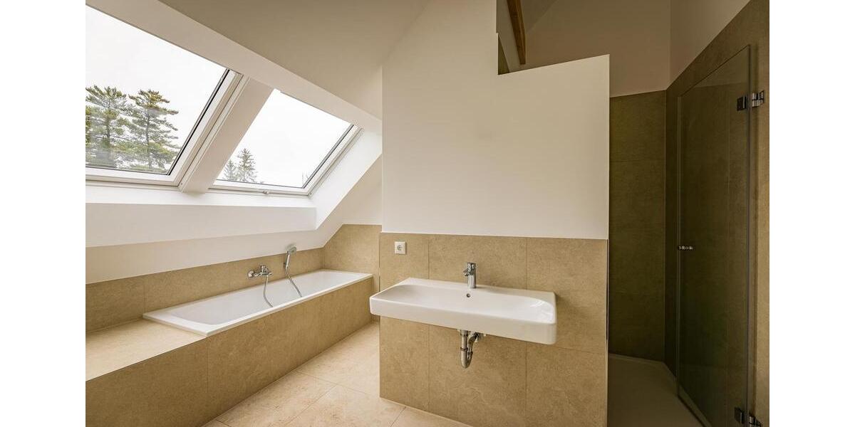 Etagenwohnung Stollberg (Erzgebirge) - 5 Zimmer, 120 m&sup2;, 11&euro; | Angebot:25803443