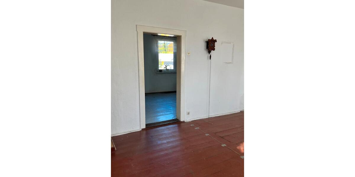 Reihenhaus Meerane - 9 Zimmer, 120 m&sup2;, 49.900&euro; | Angebot:25378971