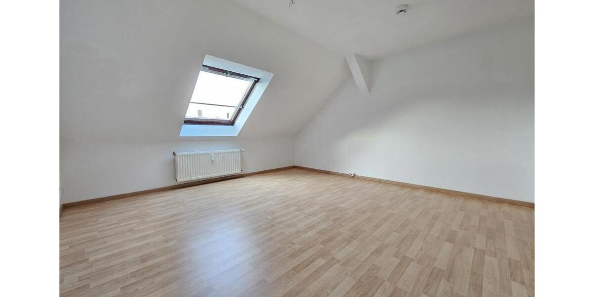Dachgeschoßwohnung Zwickau - 3 Zimmer, 71 m&sup2;, 448&euro; | Angebot:25362054