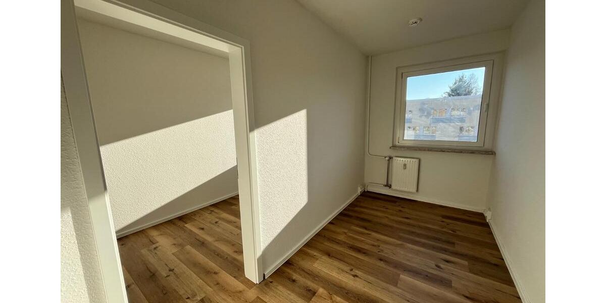 Etagenwohnung Zwickau Neuplanitz - 4 Zimmer, 85 m&sup2;, 449&euro; | Angebot:22043018