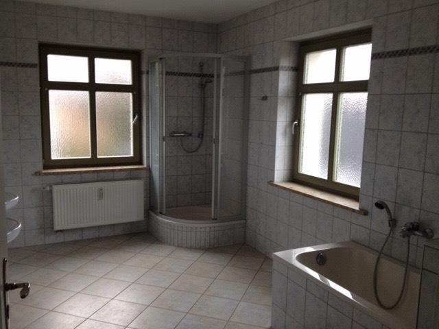 Etagenwohnung Oberlungwitz - 3 Zimmer, 110 m&sup2;, 1.150&euro; | Angebot:25044575