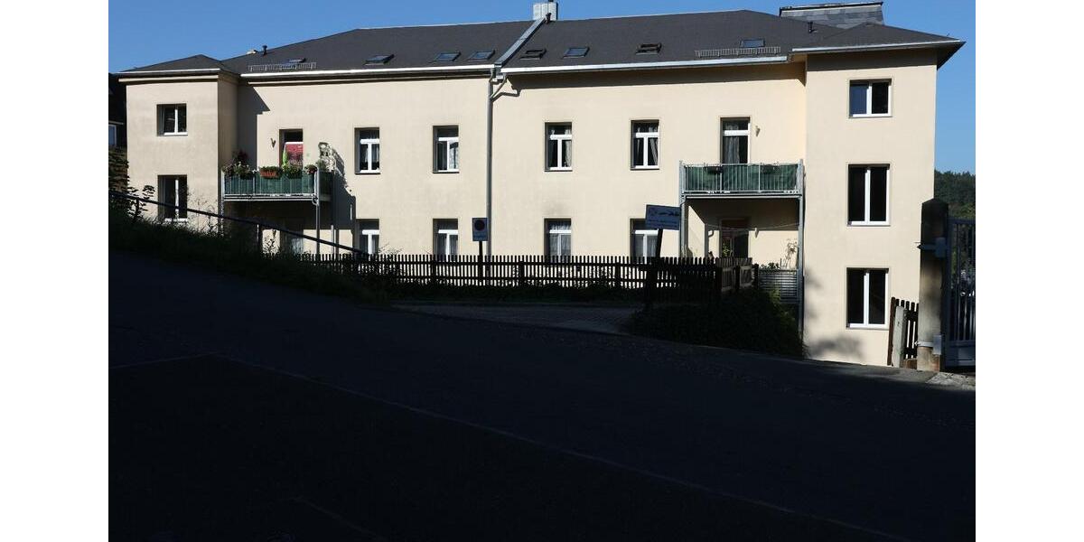 Dachgeschoßwohnung Greiz - 2 Zimmer, 43 m&sup2;, 243&euro; | Angebot:25883785