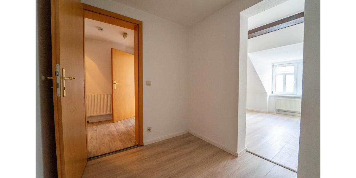 Dachgeschoßwohnung Limbach-Oberfrohna Oberfrohna - 4 Zimmer, 91 m&sup2;, 546&euro; | Angebot:25053007