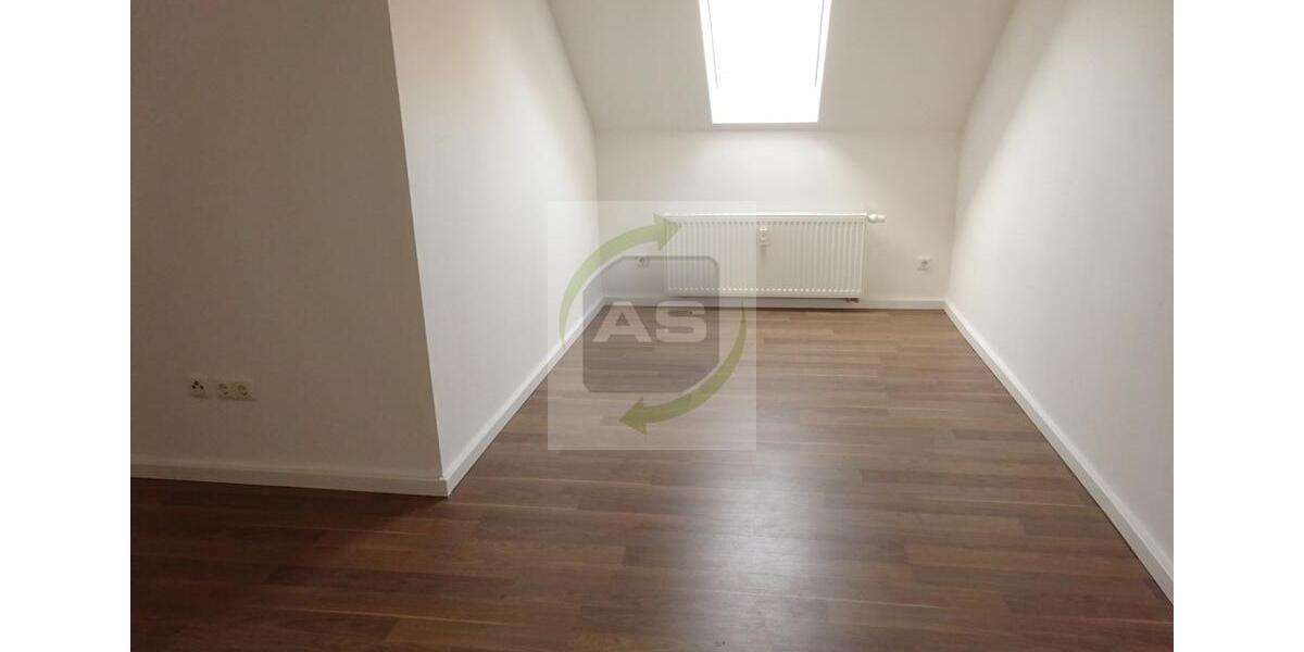 Dachgeschoßwohnung Zwickau - 5 Zimmer, 133 m&sup2;, 950&euro; | Angebot:23792815