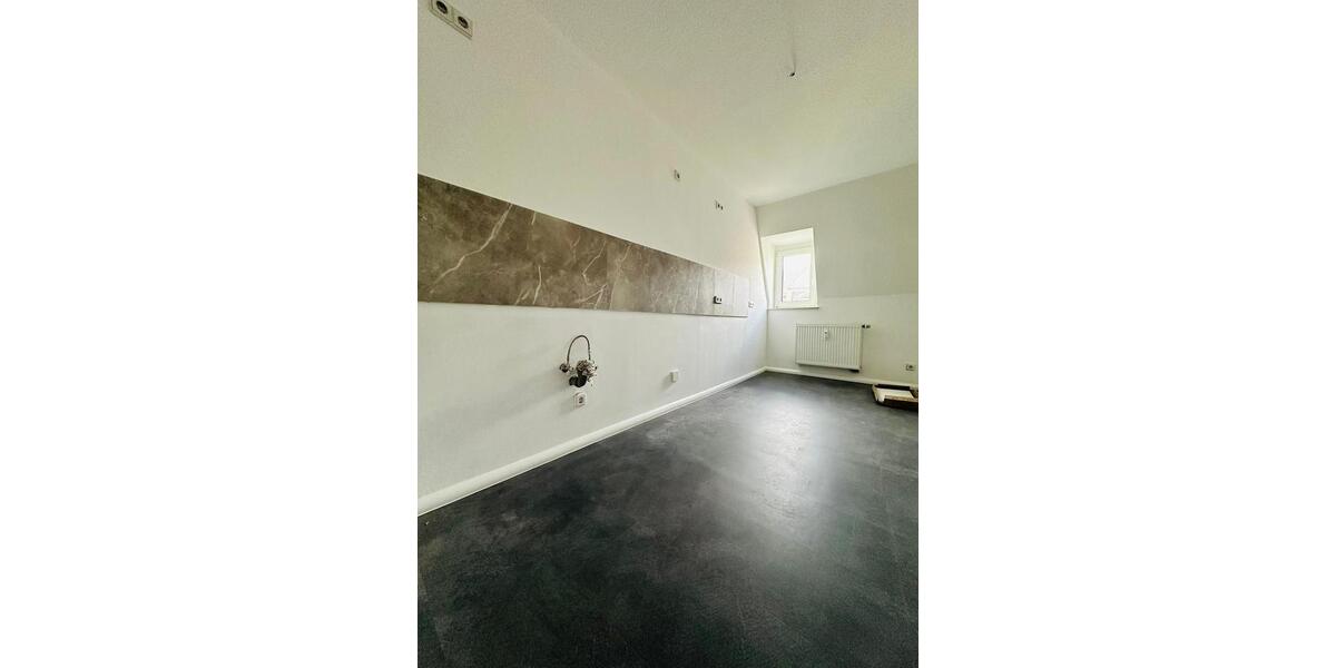 Dachgeschoßwohnung Meerane - 3 Zimmer, 71 m&sup2;, 575&euro; | Angebot:25306550