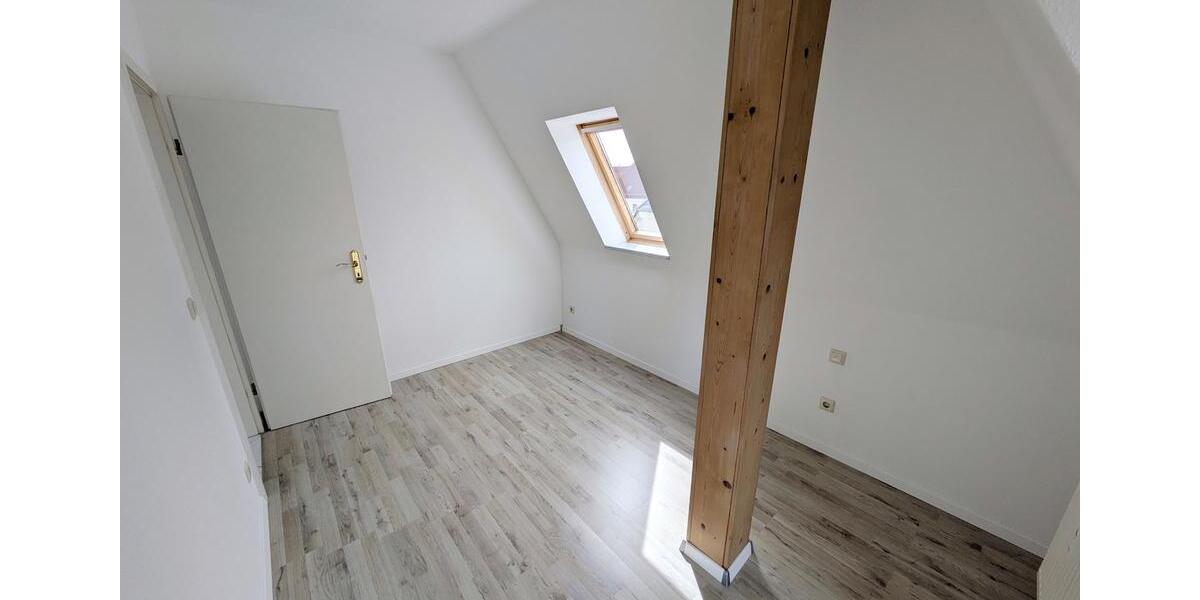 Dachgeschoßwohnung Zwickau Zwickau-West - 2 Zimmer, 48 m&sup2;, 360&euro; | Angebot:26681004