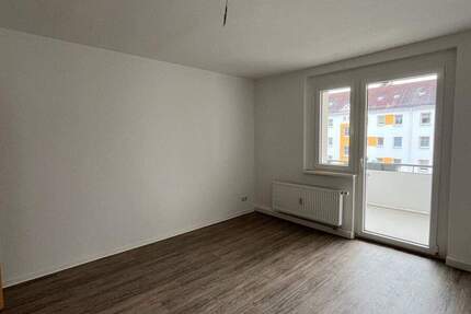 Wohnung Zwickau Marienthal - 3 Zimmer, 60 m&sup2;, 370&euro; | Angebot:25985483