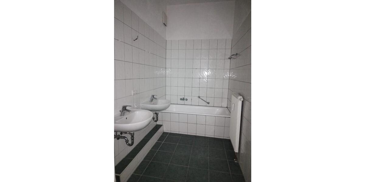 Erdgeschoßwohnung Meerane - 4 Zimmer, 90 m&sup2;, 570&euro; | Angebot:25859242