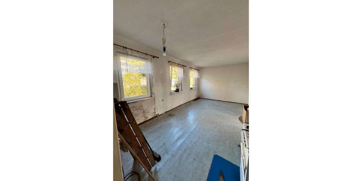 Reihenhaus Meerane - 9 Zimmer, 120 m&sup2;, 49.900&euro; | Angebot:25378971