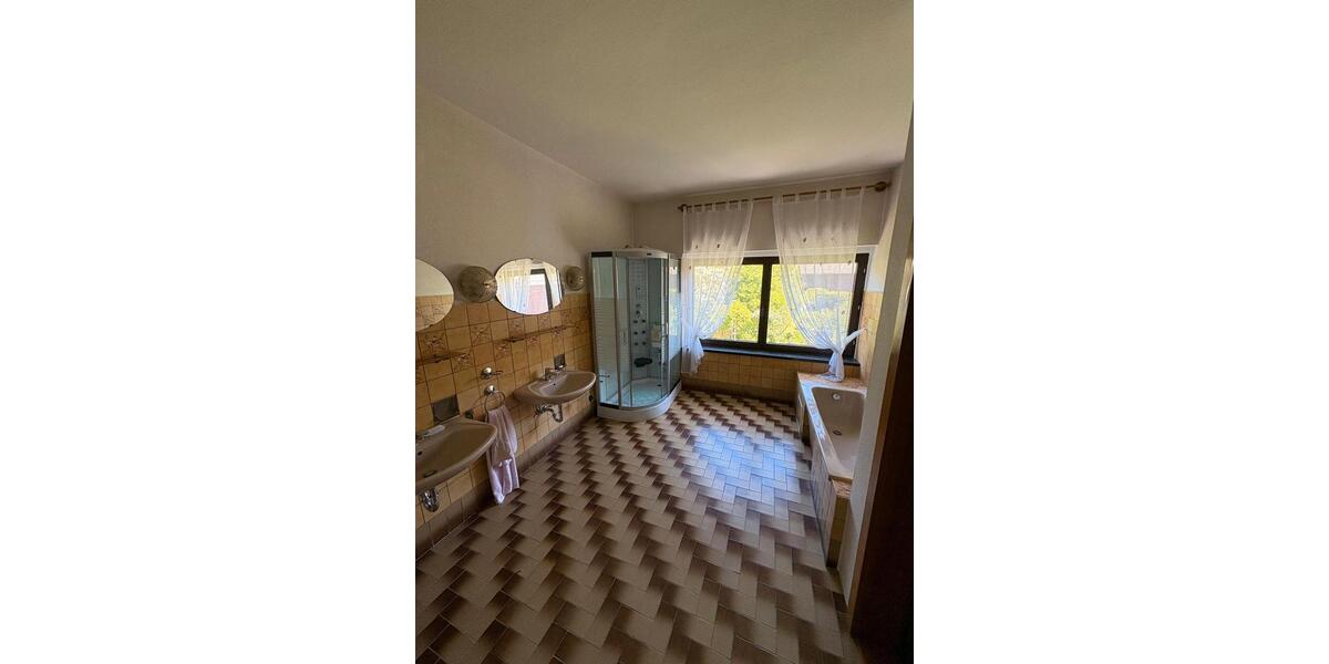 Reihenhaus Reichenbach im Vogtland - 6 Zimmer, 140 m&sup2;, 142.000&euro; | Angebot:25418602