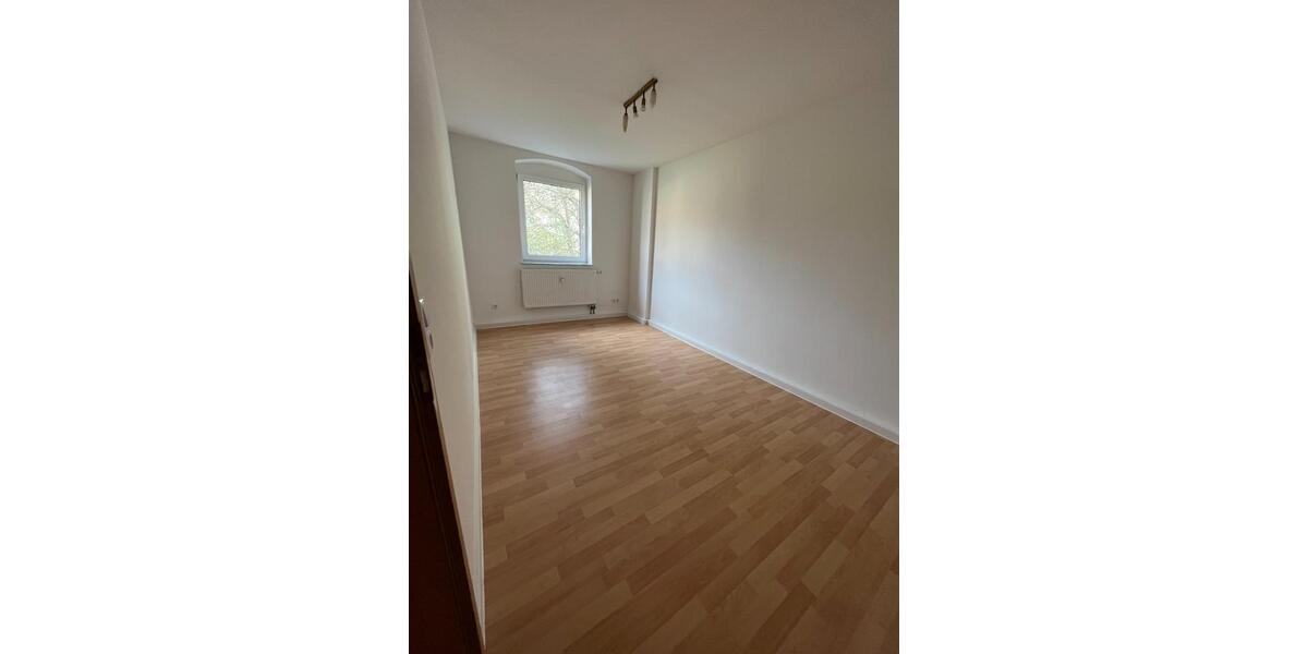 Etagenwohnung Zwickau Zwickau-West - 4 Zimmer, 91 m&sup2;, 600&euro; | Angebot:25853166
