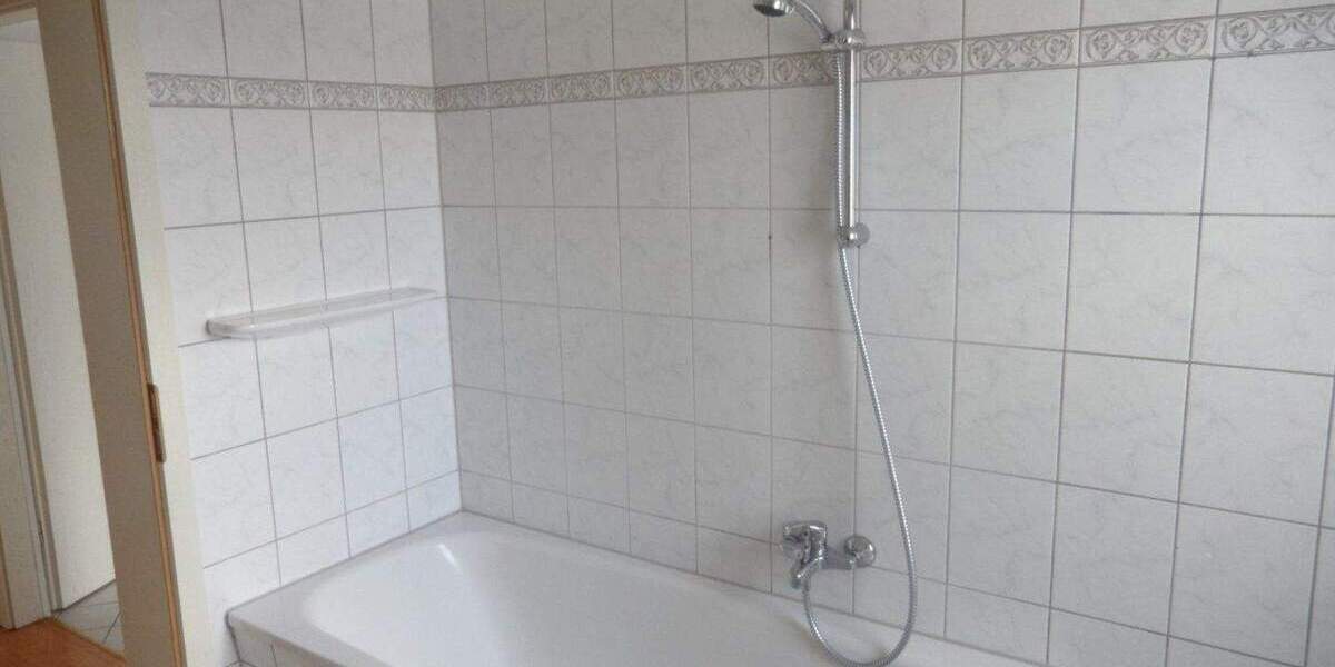 Etagenwohnung Zwickau Innenstadt - 2 Zimmer, 64 m&sup2;, 385&euro; | Angebot:25707517