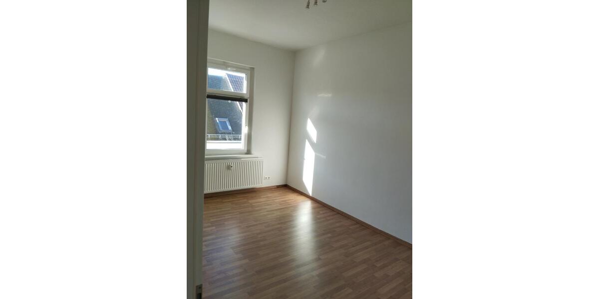 Etagenwohnung Glauchau - 3 Zimmer, 84 m&sup2;, 495&euro; | Angebot:25631643