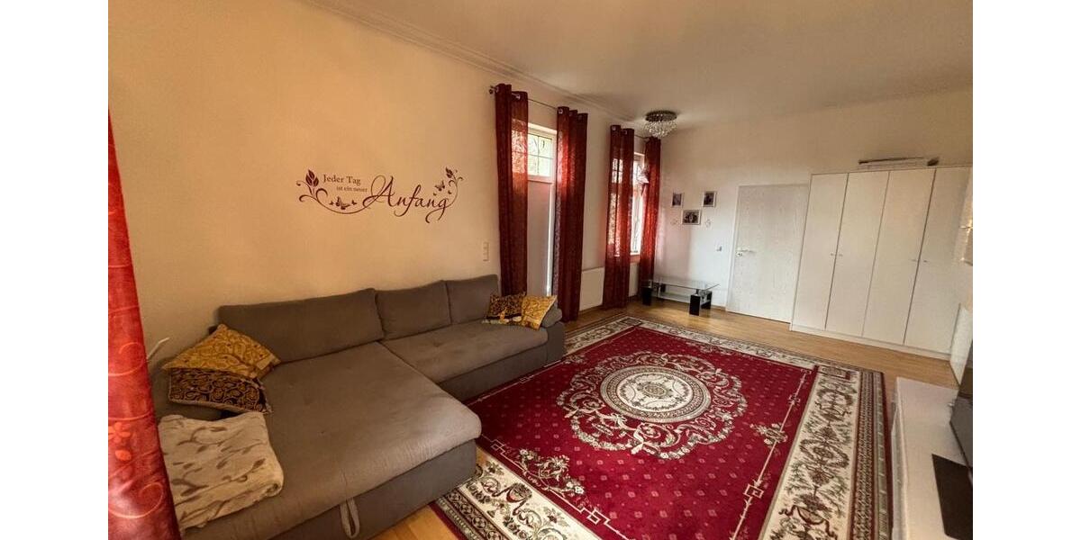 Etagenwohnung Meerane - 3 Zimmer, 121 m&sup2;, 700&euro; | Angebot:26163017