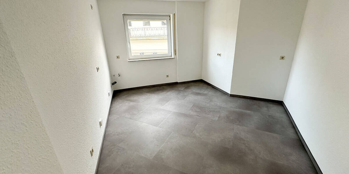 Etagenwohnung Glauchau - 2 Zimmer, 79 m&sup2;, 490&euro; | Angebot:25688144